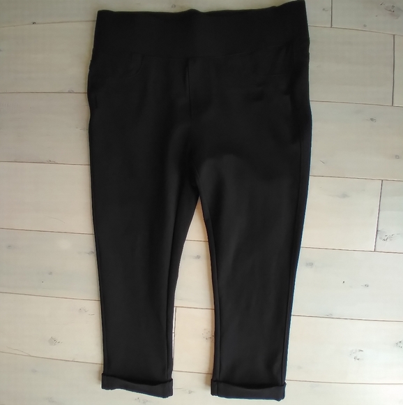 Lola Jeans Michelle Mid Rise Pull On Capri - Jersey Black - Picture 4 of 10